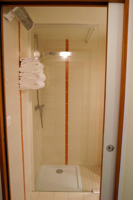 Hotel Pierre Blanche Chatillon-en-Michaille Стая снимка